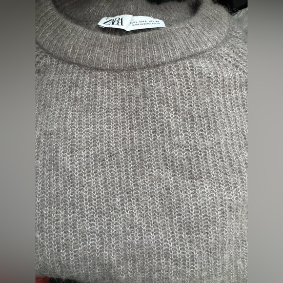 Zara fuzzy knit mohair-blend crewneck sweater, Size L - Picture 5 of 9